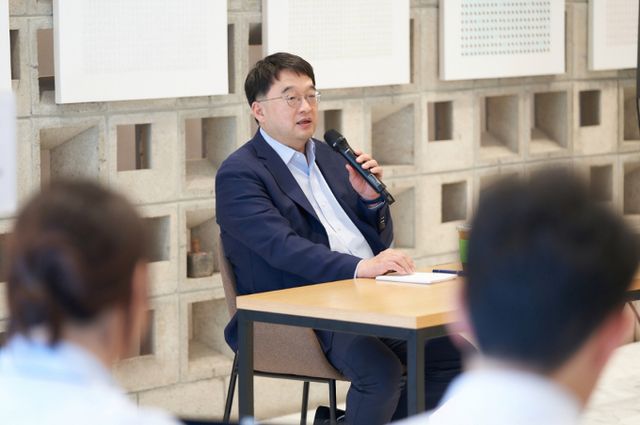 이우현 OCI홀딩스 회장(사진)이 지난 14일 기자들과 만나 향후 사업 계획을 설명했다. /사진=OCI홀딩스 제공