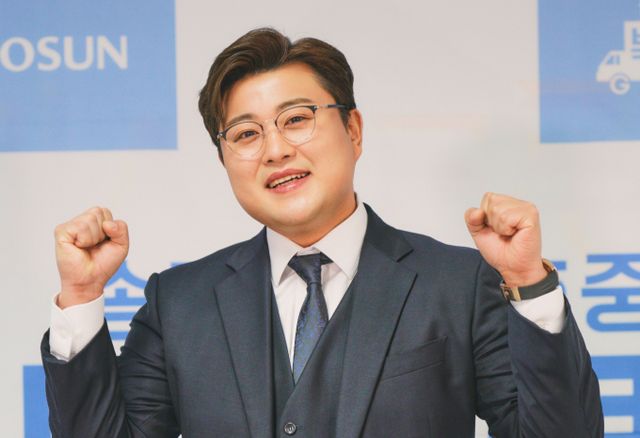 뺑소니 및 운전자 바꿔치기 의혹을 받고 있는 트로트 가수 김호중(33)의 방송계 손절이 시작됐다. 사진은 지난 2022년 11월 온라인 생중계로 진행된 TV조선 예능 '복덩이들고' 기자간담회에 참석한 가수 김호중. /사진=머니투데이
