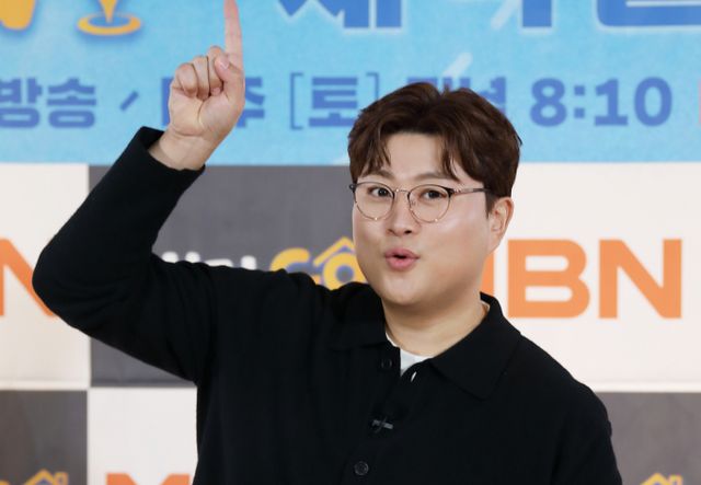 가수 김호중을 구하기 위해 소속사 대표까지 나섰다. 사진은 지난 3월 MBN 예능 프로그램 '가보자GO' 제작발표회에 참석한 가수 김호중. /사진=MBN 제공