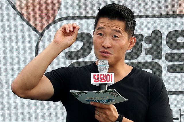 동물훈련사 강형욱이 직장 내 괴롭힘 논란에 휘말렸다./사진=뉴스1