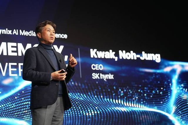 곽노정 SK하이닉스 대표이사 사장이 올 초 CEO 2024에서 진행된 ‘SK하이닉스 AI 미디어 컨퍼런스’ 행사에서 발표를 진행하고 있다. / 사진=SK하이닉스 