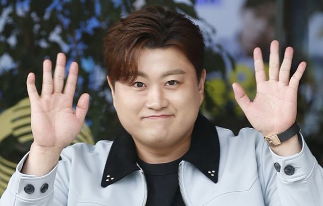 가수 김호중이 음주운전을 시인한 가운데, KBS는 김호중이 출연할 예정인 콘서트에 대한 입장을 밝혔다. 사진은 지난 3월 서울 영등포구 KBS에서 진행된 '사장님 귀는 당나귀 귀' 녹화를 마친 가수 김호중. /사진=뉴스1