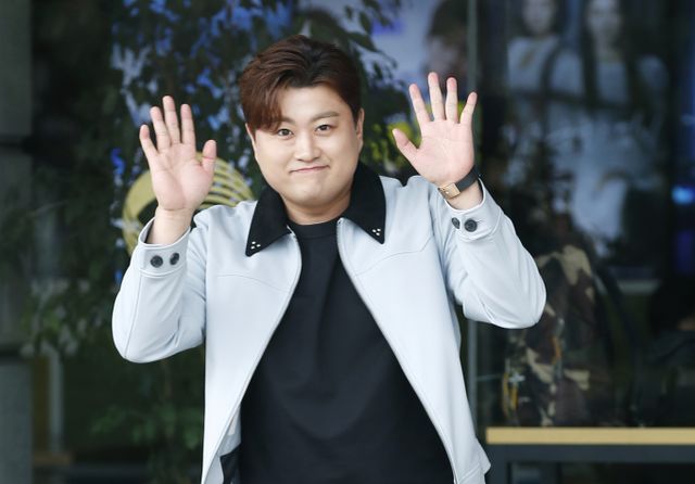 가수 김호중이 사고 전후로 탔던 차량 3대의 블랙박스 메모리 카드가 전부 사라진 것으로 드러났다. 사진은 김씨가 지난 26일 서울 영등포구 KBS에서 포즈를 취하는 모습. 사진=뉴스1