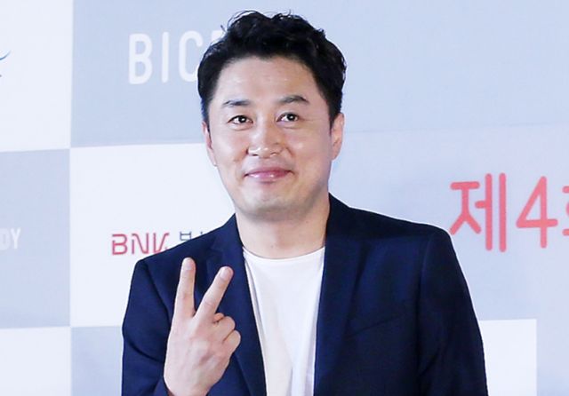 공황장애로 활동을 중단한 정찬우가 생각엔터테인먼트 3대 주주였다는 소식이 알려지며 이목을 집중시키고 있다. 사진은 지난 2016년 8월 부산 해운대구 영화의전당에서 진행된 '제4회 부산국제코미디페스티벌' 블루카펫 행사에 참석한 정찬우. /사진=머니투데이