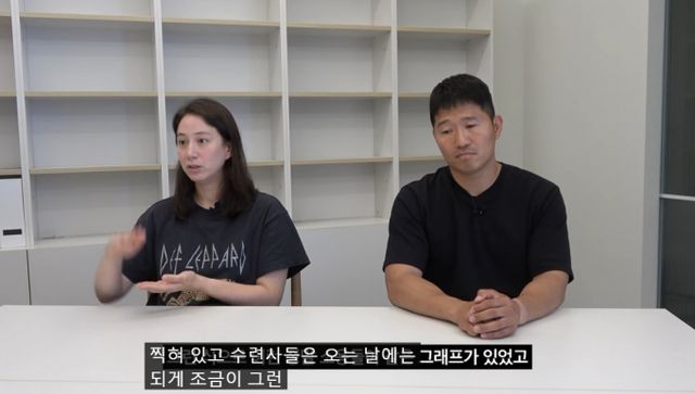 반려견 훈련사 강형욱이 자신을 둘러싼 각종 의혹을 적극적으로 해명했다. 사진은 강형욱(오른쪽)과 그의 아내. /사진=유튜브 '강형욱의 보듬TV' 영상 캡처
