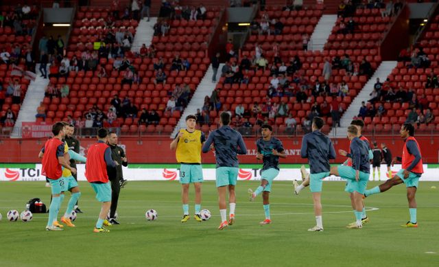 스페인 프로축구 FC 바르셀로나가 2025년 방한한다는 스페인 매체의 보도가 나왔다. 사진은 바르셀로나 선수들이 경기에 앞서 몸을 풀고 있는 모습. /사진= 로이터