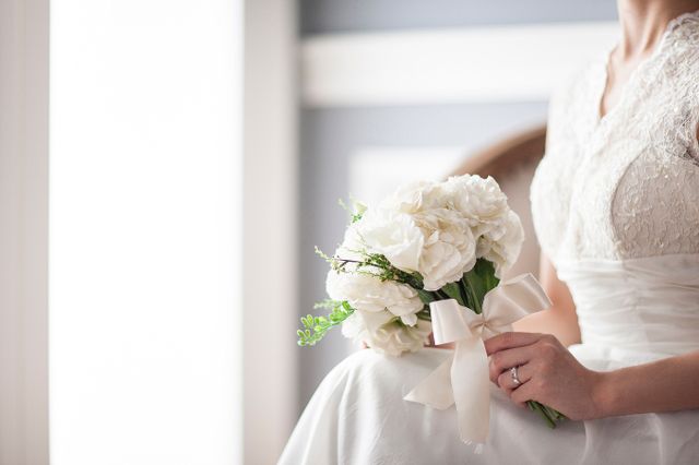 한 온라인 커뮤니티에 '내 결혼식에서 부케 받고도 남편과 바람 피운 내 친구'라는 제목의 글이 올라왔다./사진=이미지투데이