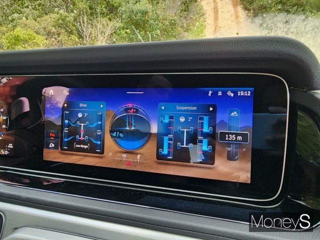 전기 G-클래스 오프로드 주행 모니터 /사진=박찬규 기자