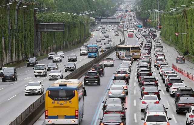 서초구 잠원IC에서 바라본 경부고속도로./사진=뉴스1