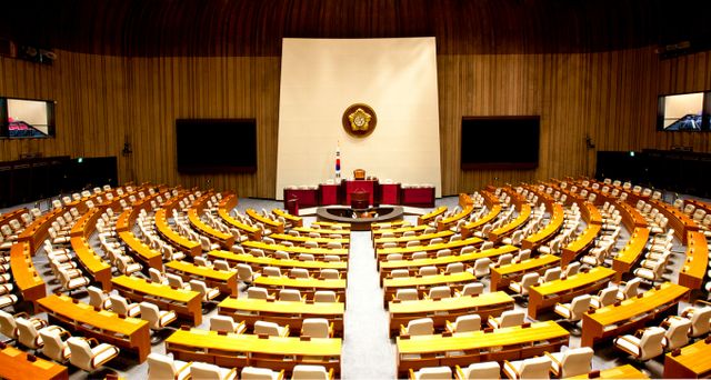 전세사기 특별법 개정안에는 정부가 기금 등을 사용해 임차인의 전세보증금 일부를 돌려주고, 추후 임대인에게 구상권을 청구하는 '선구제 후회수' 방안이 담겼다. 보증금 구제 한도를 현행 5억원에서 7억원으로 올리는 내용도 포함됐다. /사진=이미지투데이