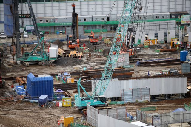 제로에너지 건축 의무화가 시행되면 건설 공사 난이도가 까다로워지면서 건설 공사비가 오르게 되고, 이에 따라 추가적인 분양가 상승의 여지가 크다는 분석이 나온다./사진=뉴스1