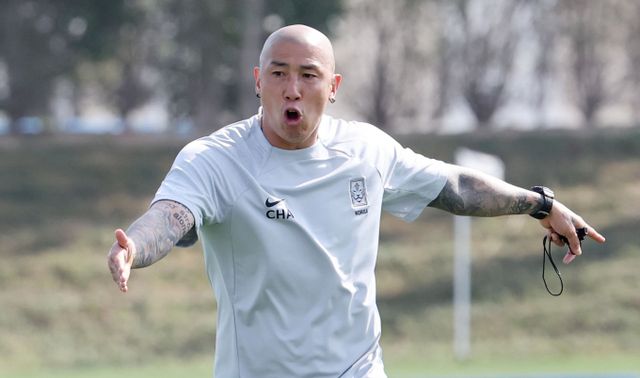 전 축구선수 차두리가 내연 문제로 고소에 휘말린 사실이 알려져 충격을 주고 있다. 사진은 지난 1월 차두리가 카타르 도하 알 에글라 트레이닝 센터에서 훈련에 임하고 있는 모습. /사진=뉴스1