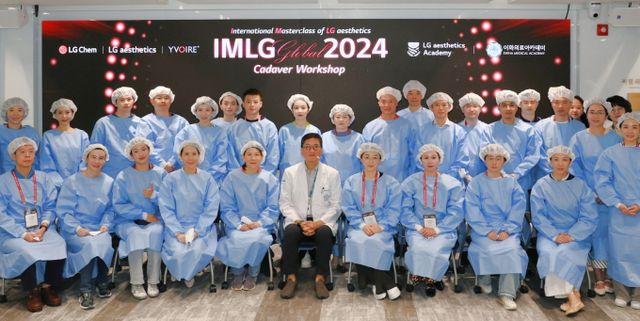 LG화학은 23~25일 중국·태국·이탈리아·영국·멕시코 등 13개 국가 메디컬 에스테틱 의사 70여명을 초청해 미용필러 브랜드 '이브아르'·'와이솔루션'의 우수성을 알렸다. /사진=LG화학