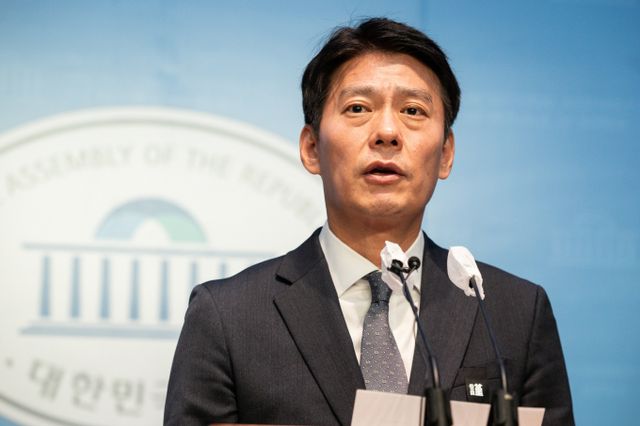 더불어민주당이 22대 국회 개원일인 오는 30일 의원총회를 열고 채상병 특검법 재추진을 당론으로 채택할 예정이다. 사진은 한민수 더불어민주당 대변인이 지난 2022년 11월3일 브리핑을 하는 모습. /사진=뉴스1