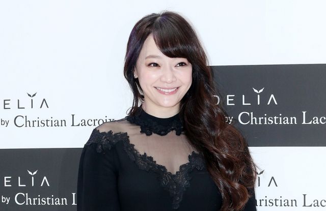 서울대 성악과 출신 뮤지컬 배우 김소현의 재학 시절 미담이 뒤늦게 알려져 눈길을 끈다. 사진은 지난 2016년 12월 서울 강남구 청담동의 한 카페에서 진행된 언더웨어 브랜드 '피델리아'(FIDELIA) 리뉴얼 론칭 기념 포토월에 참석한 뮤지컬배우 김소현. /사진=머니투데이