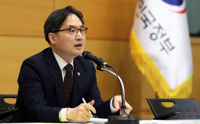 지난 5월16일 세종시 정부세종청사에서 열린 출입기자단과의 차담회에서 주요 현안 질의에 답변 하는 한기정 공정거래위원장. /사진=뉴스1