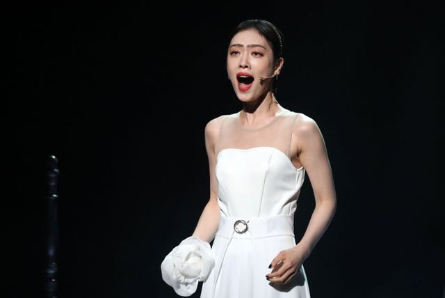 배우 김히어라가 해외진출에 본격적으로 시동을 건다. 사진은 지난해 8월 서울 강남구 코엑스 신한카드 아티움에서 열린 뮤지컬 '프리다' 프레스콜에서 시연한 배우 김히어라. /사진=뉴시스