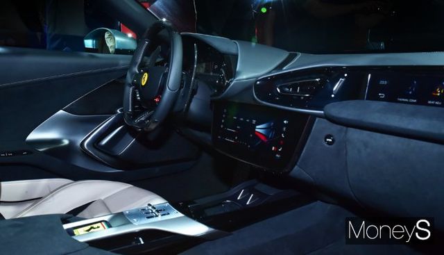 ▲ 운전의 재미 더할 칠린드리12 실내 디자인