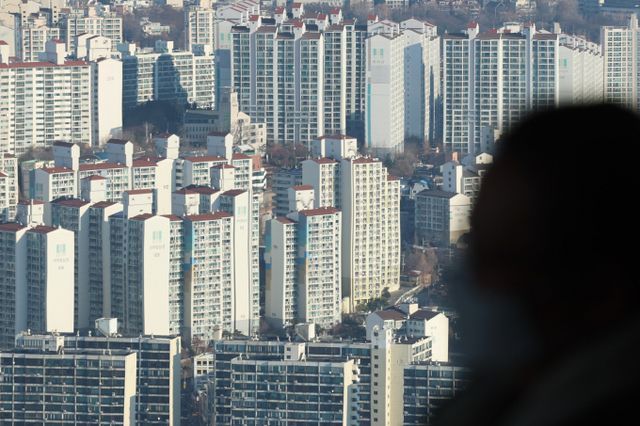 서울 아파트 매매가가 보합세를 보인 가운데 전세는 오름세가 이어졌다. 사진은 서울시내 한 아파트 밀집 지역. /사진=뉴시스