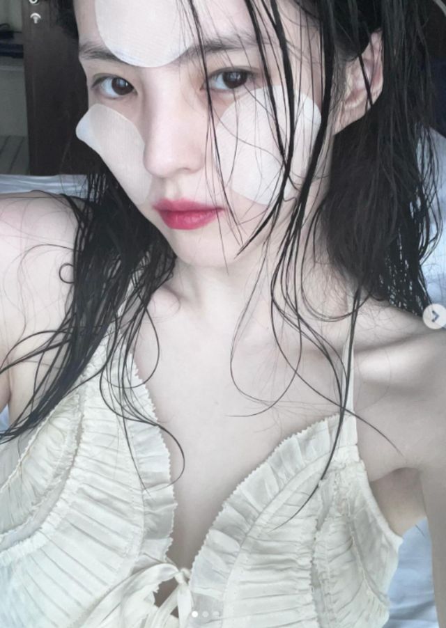 배우 한소희가 청초한 미모를 공개했다. /사진=한소희 인스타그램 캡처