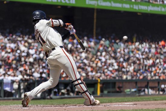 이정후(샌프란시스코 자이언츠) 7일(한국시각) 미국 펜실베이니아주 필라델피아 시티즌스뱅크파크에서 열린 필라델피아 필리스와의 원정경기에서 멀티히트를 기록했다. 사진은 올시즌 이정후의 타격 모습. /사진=로이터