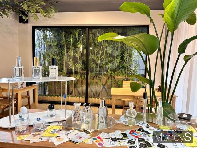 니치 향수의 인기가 높아지면서 향수 원데이 클래스를 참여하는 이들도 늘어나고 있다. 사진은 지난 1월 서울 종로구 동숭동에 위치한 향수 공방의 모습. /사진=김유림 기자