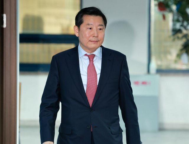 이철규 국민의힘 의원(강원 동해시태백시삼척시정선군)이 원내대표직 선출에 불출마하겠다고 밝혔다. 사진은 이 의원이 지난 3월20일 서울 영등포구 국민의힘 중앙당사에서 현안관련 브리핑을 하기 위해 들어선 모습. /사진=뉴시스