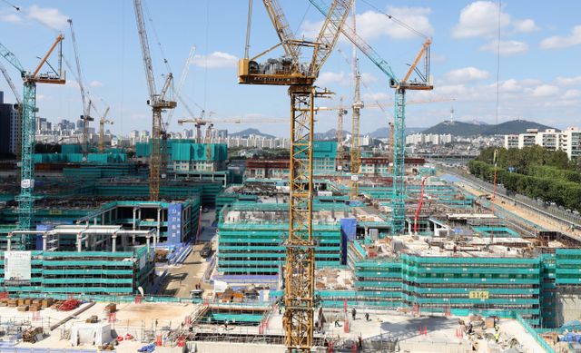  건설산업지식정보시스템에 따르면 올 들어 5월까지 부도 건설업체는 누적 14곳이다. 이는 지난해 같은 기간(5곳) 대비 3배가량 증가한 수치이며 2019년(25곳) 이후 최대치다./사진=뉴시스