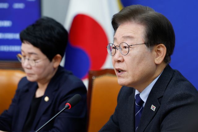 이재명 더불어민주당 대표가 코로나19 대출금을 장기 분할 상환할 수 있는 법을 만들겠다고 밝혔다. 이 대표가 10일 오전 서울 여의도 국회에서 열린 최고위원회의에 참석해 모두 발언하고 있다. /사진=뉴스1