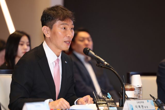 이복현 금융감독원장이 10일 오전 서울 여의도 한국거래소에서 열린 개인투자자와 함께하는 열린 3차 토론회에서 인사말을 하고 있다. /사진=뉴시스