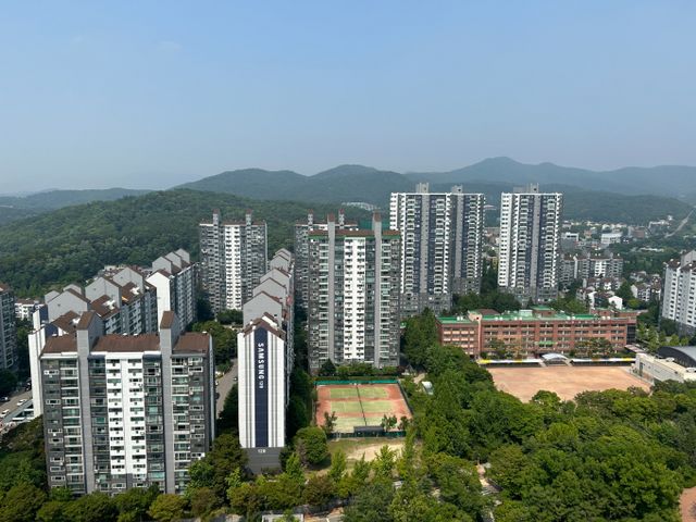 1기 신도시 재건축 선도지구 지정 가능성이 높다고 평가 받는 경기 성남시 분당 서현동 시범단지 아파트 전경. /사진=김성아 기자