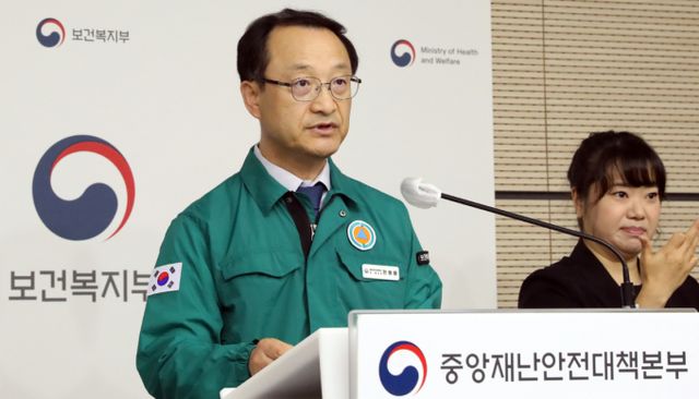 정부가 전국 의료기관 3만6000여곳을 대상으로 진료 명령 및 휴진 신고 명령을 내렸다. 사진은 전병왕 보건복지부 보건의료정책실장. /사진=쥬스1