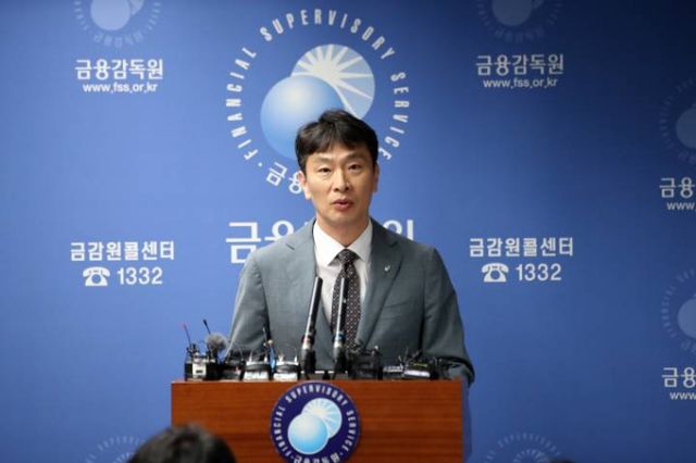 이복현 금융감독원장이 14일 오전 서울 영등포구 여의도 금융감독원에서 상법개정안 관련 브리핑을 하고 있다./사진=뉴스1