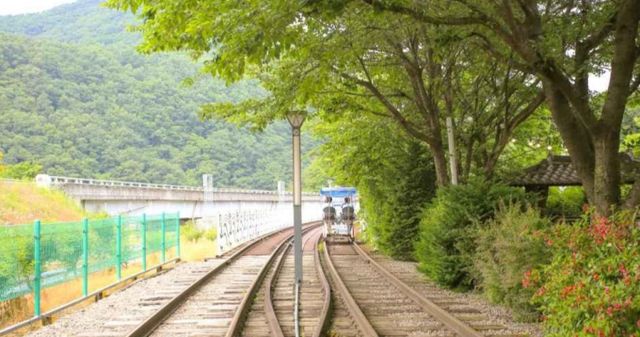 구랑리역에서 철로자전거를 즐길 수 있다. /사진= 한국관광공사 