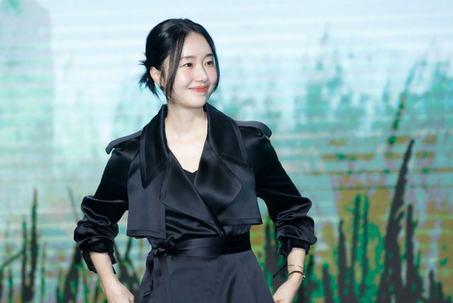 배우 이정현이 SNS를 통해 둘째 임신 소식을 전하며 많은 팬들로부터 축하를 받았다. 배우 이정현이 26일 서울 서울드래곤시티에서 열린 넷플릭스 시리즈 '기생수: 더 그레이' 제작발표회에서 포즈를 취하고 있는 모습으로 기사와 무관. /사진=뉴스1 