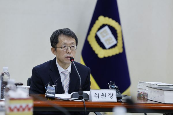 대법원 양형위원회가 동물학대에 대한 양형기준을 신설했다. 사진은 지난 3월 25일 양형위원회 130차 회의 중인 이상원 위원장의 모습 /사진=뉴스1