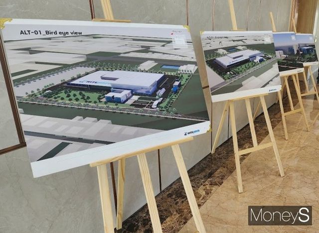 베트남 경제특구인 하이빈성 그린아이파크 내에 전시된 하이트진로 베트남 공장 조감도. /사진=황정원 기자