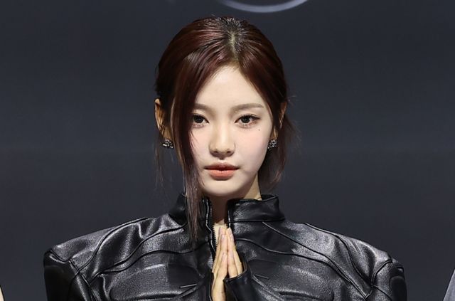 룹 '에스파' 닝닝이 건강 이상으로 예정됐던 공연에 불참했다. 사진은 지난달 서울 용산구 한남동 블루스퀘어 마스터카드홀에서 열린 첫 정규 앨범 ‘Armageddon’(아마겟돈) 발매 기념 쇼케이스에 참석한 걸그룹 에스파 멤버 닝닝. /사진=뉴스1