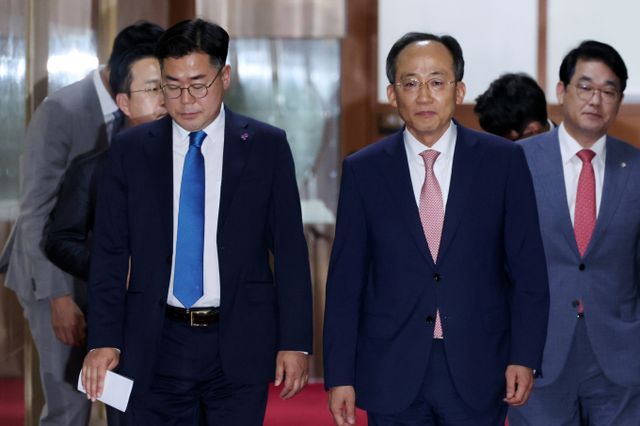 여·야가 지난 2일 제22대 국회 원 구성 협상을 했지만 합의에 실패했다. 사진은 추경호(오른쪽) 국민의힘 원내대표와 박찬대 더불어민주당 원내대표가 지난달 27일 서울 여의도 국회 의장실에서 회동을 마치고 나오는 모습. /사진=뉴시스