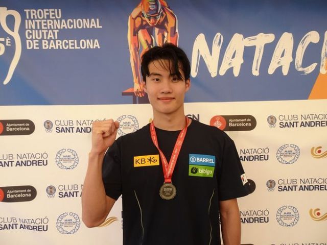  한국 수영국가대표팀 황선우가 마레 노스트럼 대회 남자 자유형 100m에서 대회 신기록으로 금메달 수확해 7월 열리는 파리 올림픽에서 선전이 기대된다. /사진=대한수영연맹