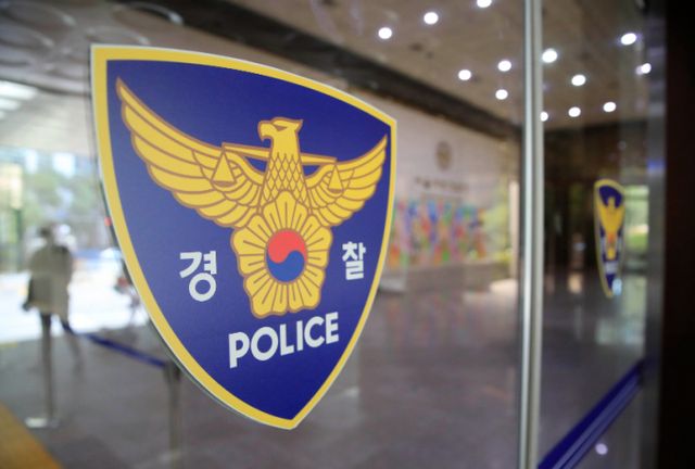 서울 영등포구에서 2000여만원을 훔쳐 달아난 중국 국적 남성 2명이 도주 하루 만에 경찰에 검거됐다. 사진은 서울 지방경찰청 입구. /사진=뉴시스