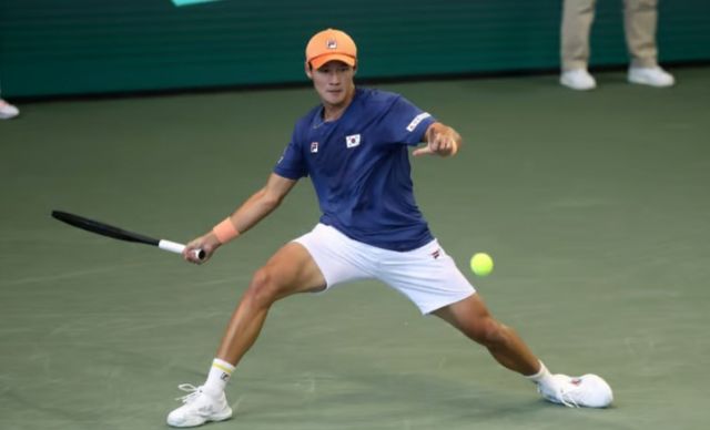 권순우가 윔블던경기에서 루네와 승부를 펼친다./사진=뉴스1 