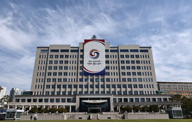 대통령실이 북한의 오물 풍선 살포, GPS(위성항법장치)교란 등의 도발 대응 단계와 수위에 대해 관계부처 회의를 통해 북측 입장을 심층 검토해 향후 대응 방향을 결정할 것"이라고 밝혔다. 사진은 서울 용산 대통령실 청사 전경의 모습. /사진=뉴스1