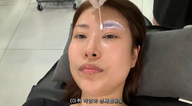 코미디언 이세영이 유튜브를 통해 반영구 성형 시술 과정을 소개했다. /사진=유튜브 캡처