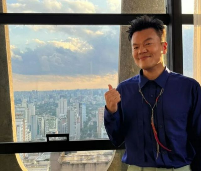 올해 1분기 실적 악화를 겪은 JYP엔터테인먼트도 주가가 하락세다. /사진=박진영 인스타그램 