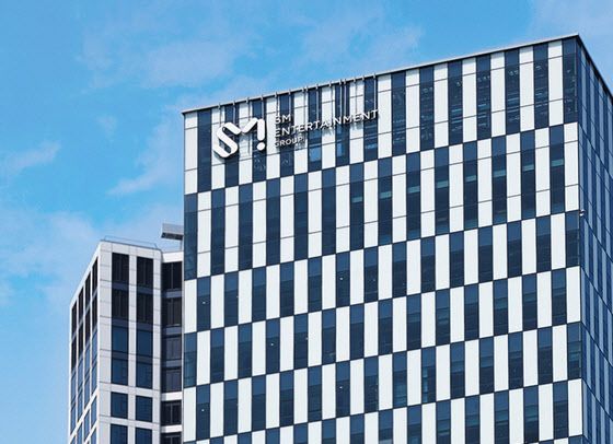 NCT 멤버 관련 루머로 에스엠 주가는 하락세다. /사진=SM엔터테인먼트