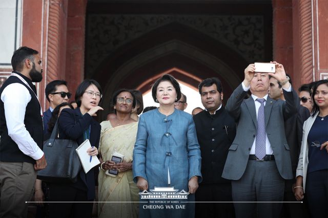 지난 2018년 김정숙 여사의 인도 방문과 관련해 당시 청와대 실무진들이 예산 집행 전 출국했다는 의혹이 나왔다. 사진은 지난 2018년 김정숙 여사가 인도를 방문한 모습. /사진= 뉴스1