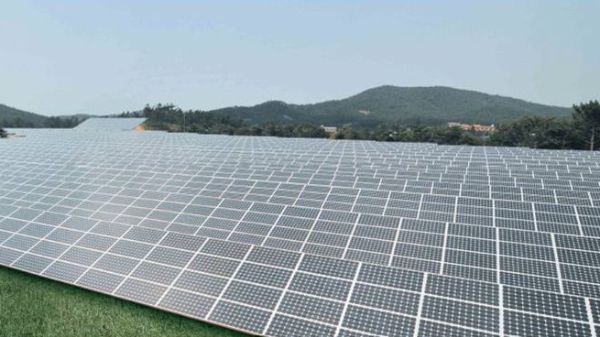 자신의 편의를 위해 태양광 발전 사업에 편의를 제공한 전직 공무원이 구속기소됐다. 사진은 기사 내용과 무관. /사진=머니투데이(효성)