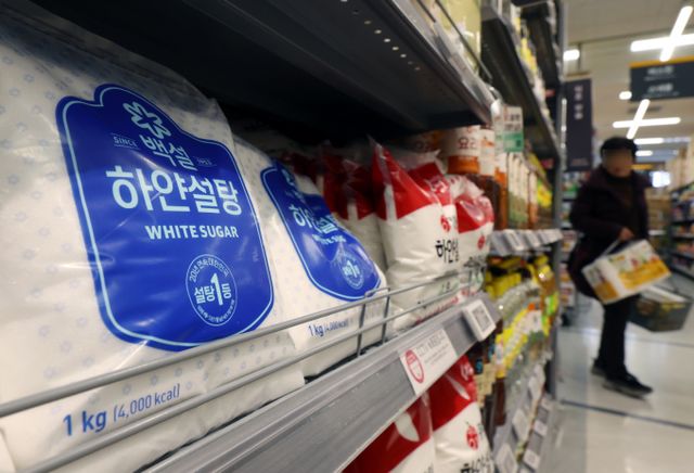 세계 식량 가격이 석달째 오름세를 나타냈다. 사진은 서울시내 한 대형마트의 설탕 판매 코너. /사진=뉴시스