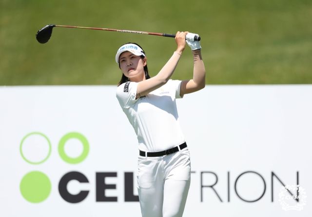 KLPGA 투어 셀트리온 퀸즈 마스터즈 정상에 오른 박민지. /사진= KLPGA